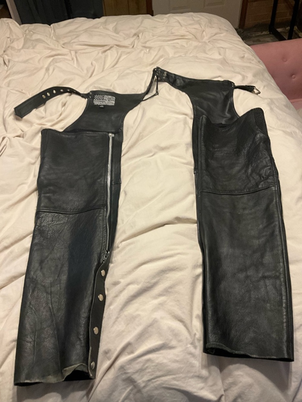 Bikers Dream Apparel Black Leather Chaps 🖤🏍️
XS